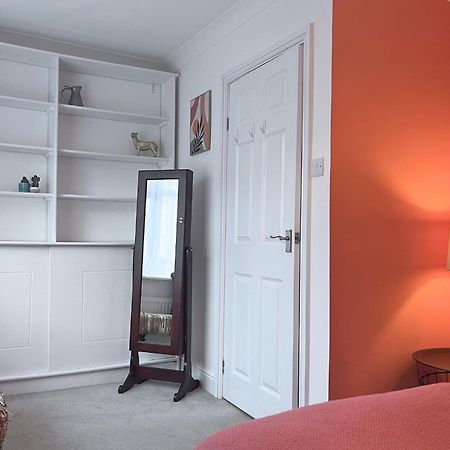 Jekyll'S On Hyde - Spacious Town House - Central Winchester - Free Parking, Sleeps 5 - By Xplus Stays Exterior photo
