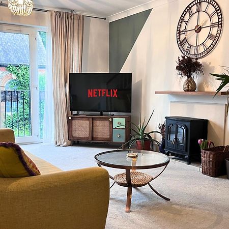 Jekyll'S On Hyde - Spacious Town House - Central Winchester - Free Parking, Sleeps 5 - By Xplus Stays Exterior photo
