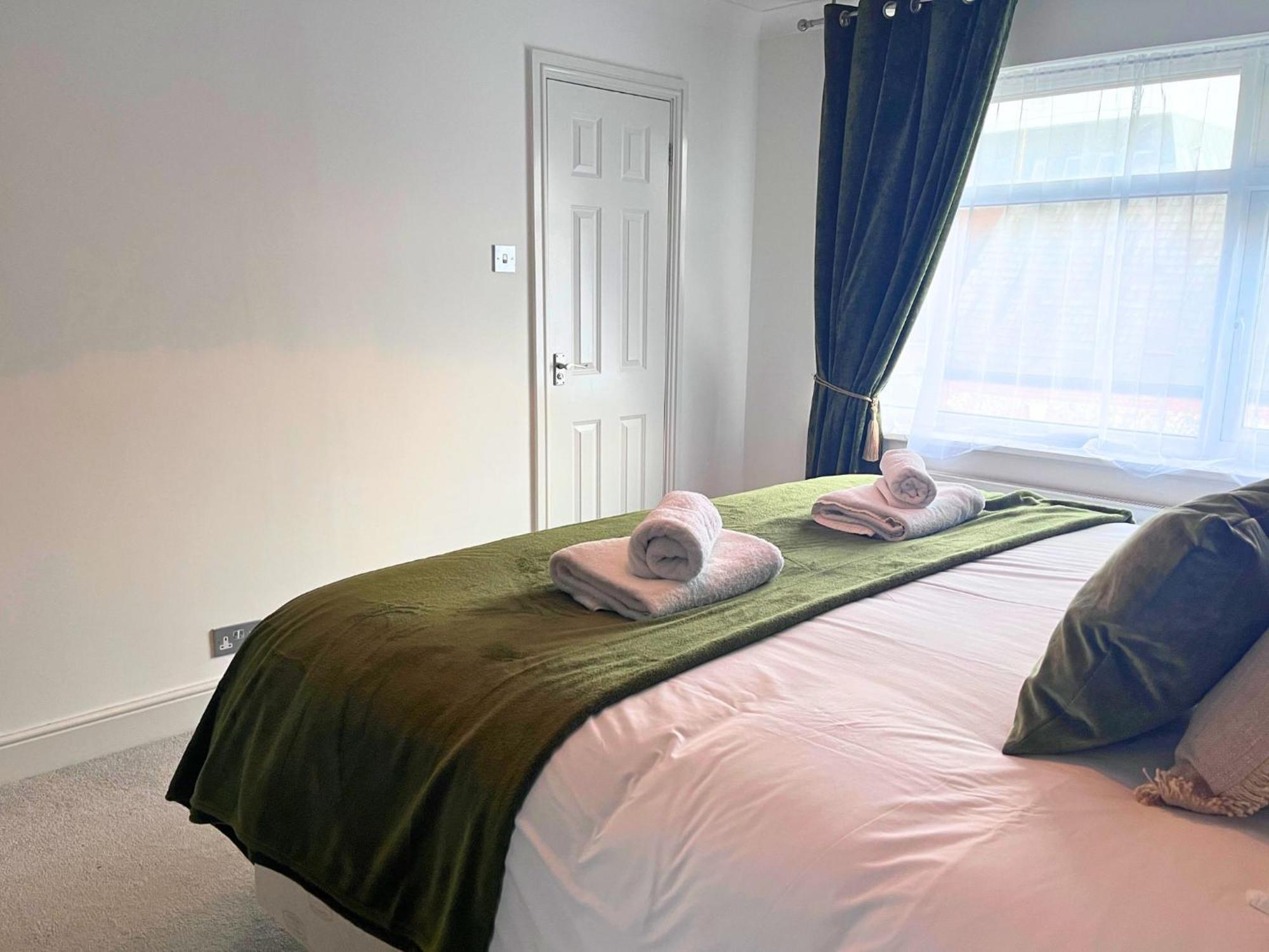 Jekyll'S On Hyde - Spacious Town House - Central Winchester - Free Parking, Sleeps 5 - By Xplus Stays Exterior photo