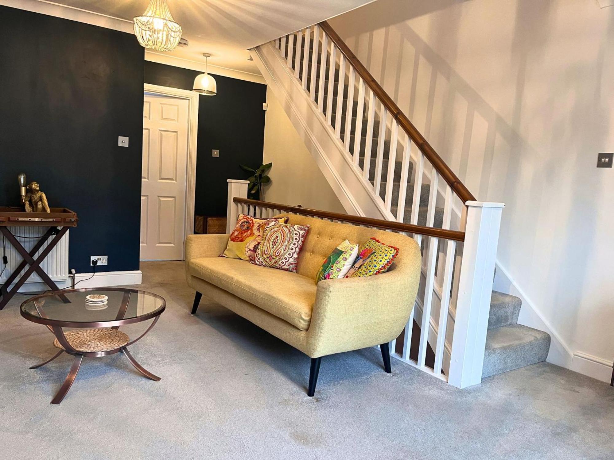 Jekyll'S On Hyde - Spacious Town House - Central Winchester - Free Parking, Sleeps 5 - By Xplus Stays Exterior photo