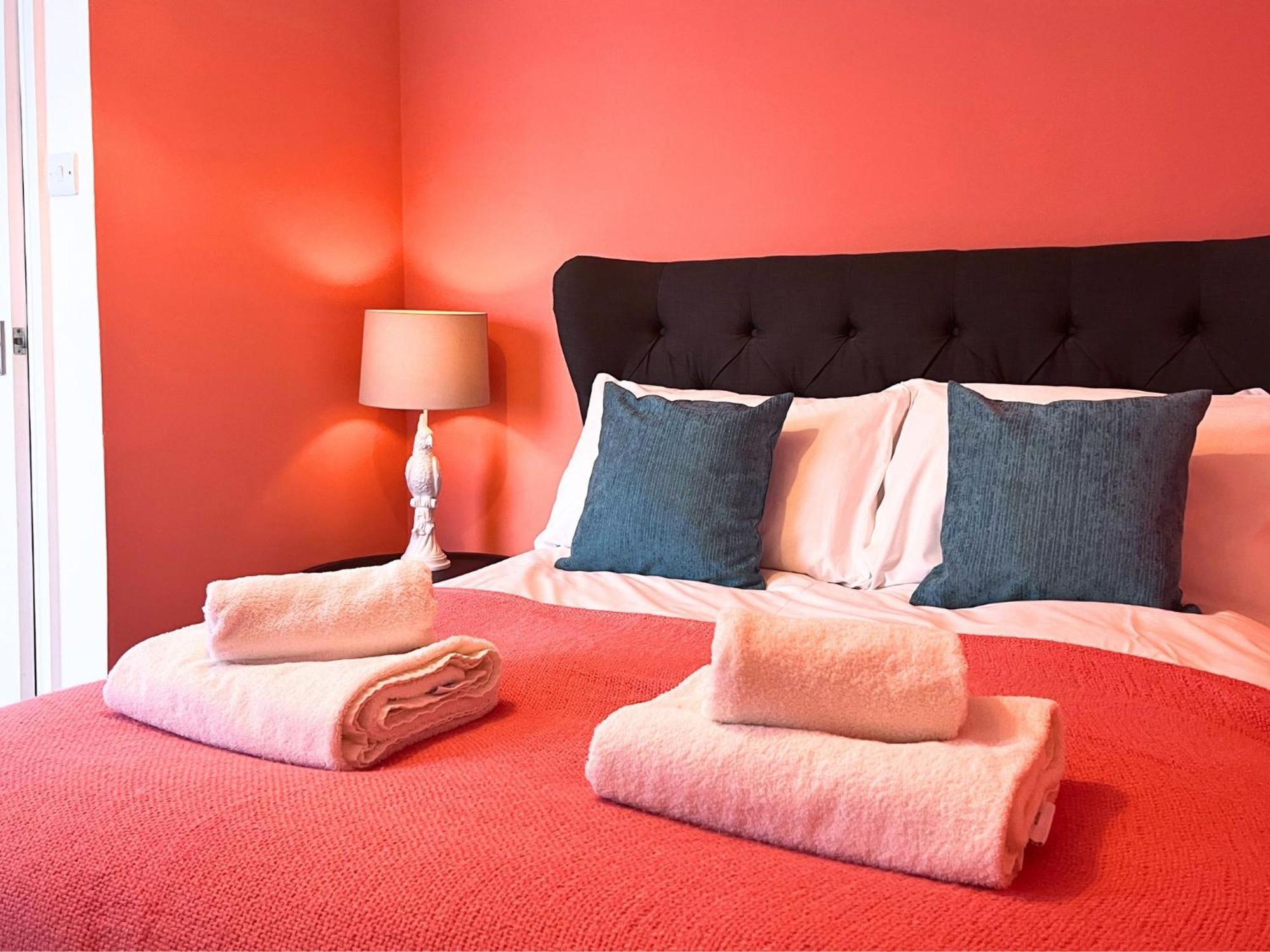 Jekyll'S On Hyde - Spacious Town House - Central Winchester - Free Parking, Sleeps 5 - By Xplus Stays Exterior photo