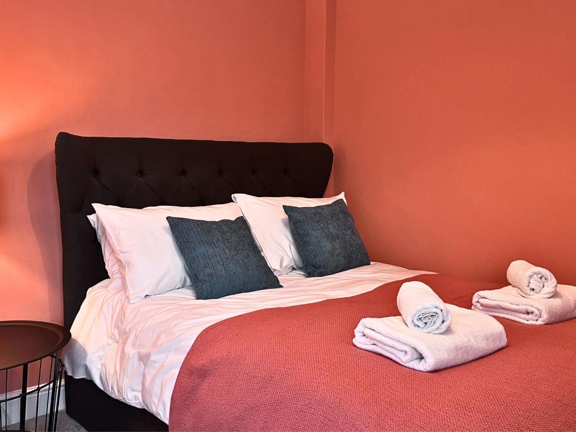 Jekyll'S On Hyde - Spacious Town House - Central Winchester - Free Parking, Sleeps 5 - By Xplus Stays Exterior photo