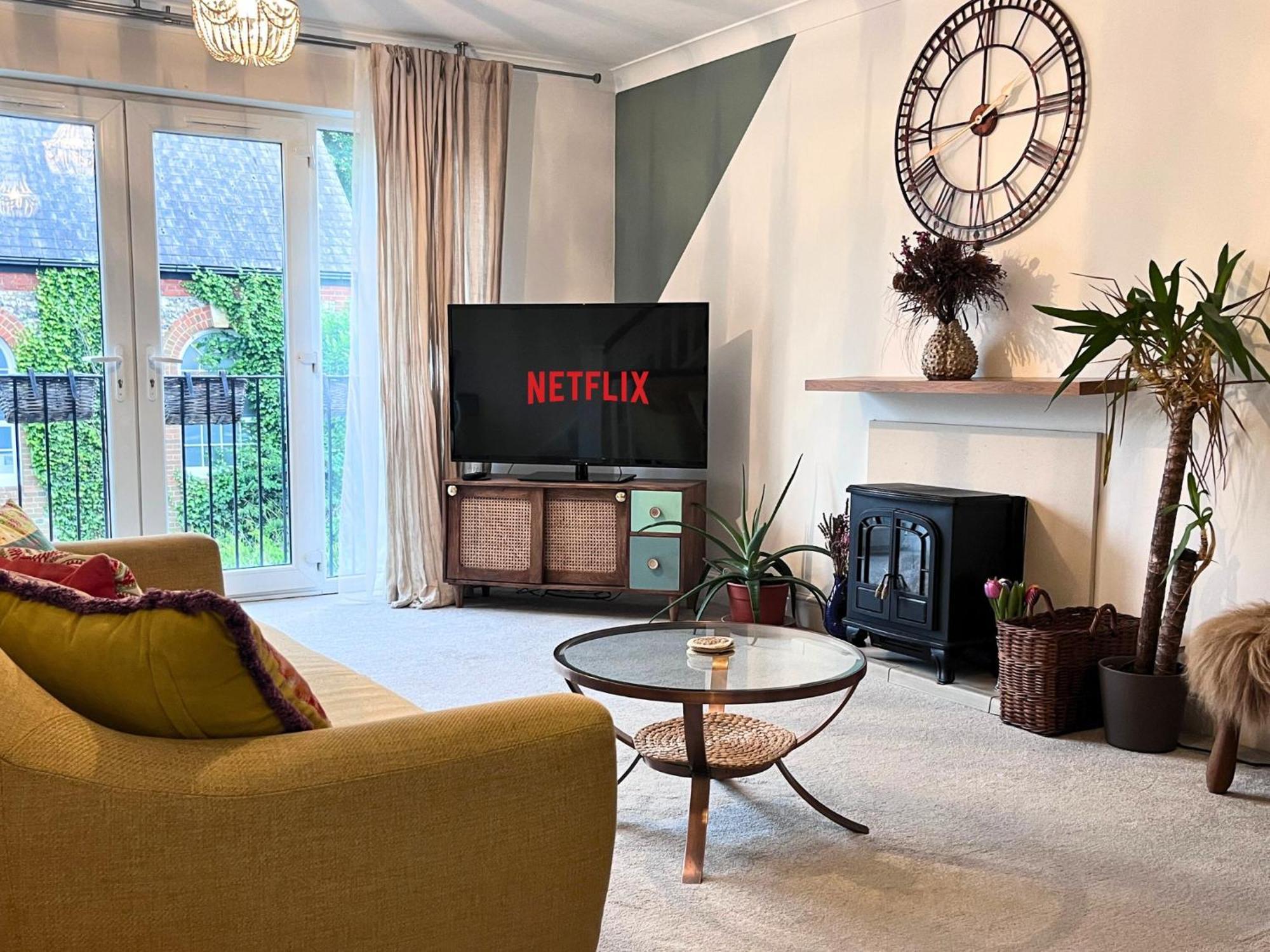 Jekyll'S On Hyde - Spacious Town House - Central Winchester - Free Parking, Sleeps 5 - By Xplus Stays Exterior photo