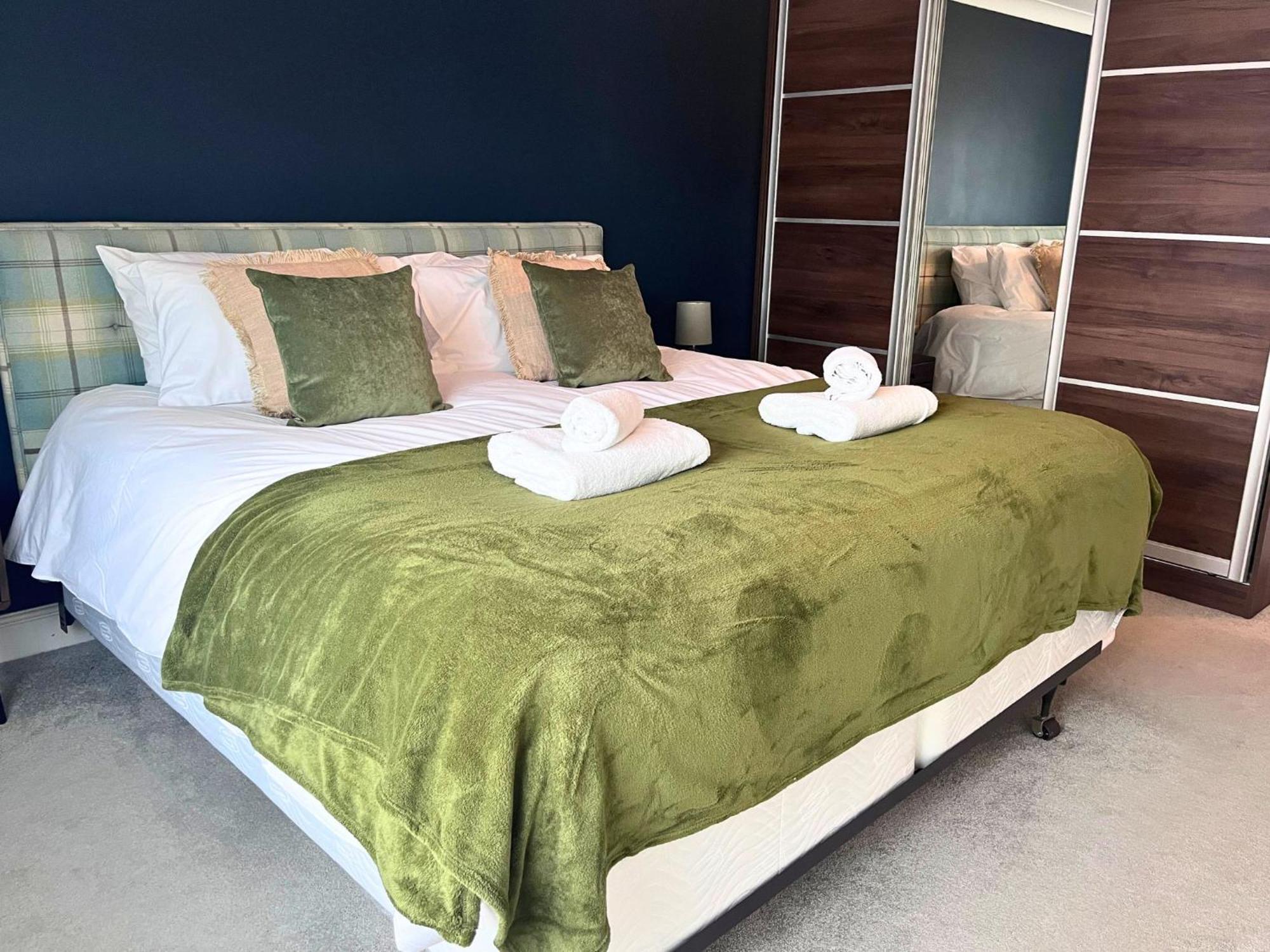 Jekyll'S On Hyde - Spacious Town House - Central Winchester - Free Parking, Sleeps 5 - By Xplus Stays Exterior photo