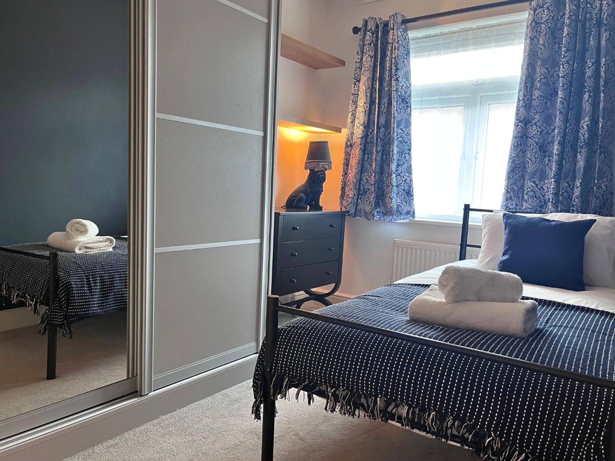 Jekyll'S On Hyde - Spacious Town House - Central Winchester - Free Parking, Sleeps 5 - By Xplus Stays Exterior photo