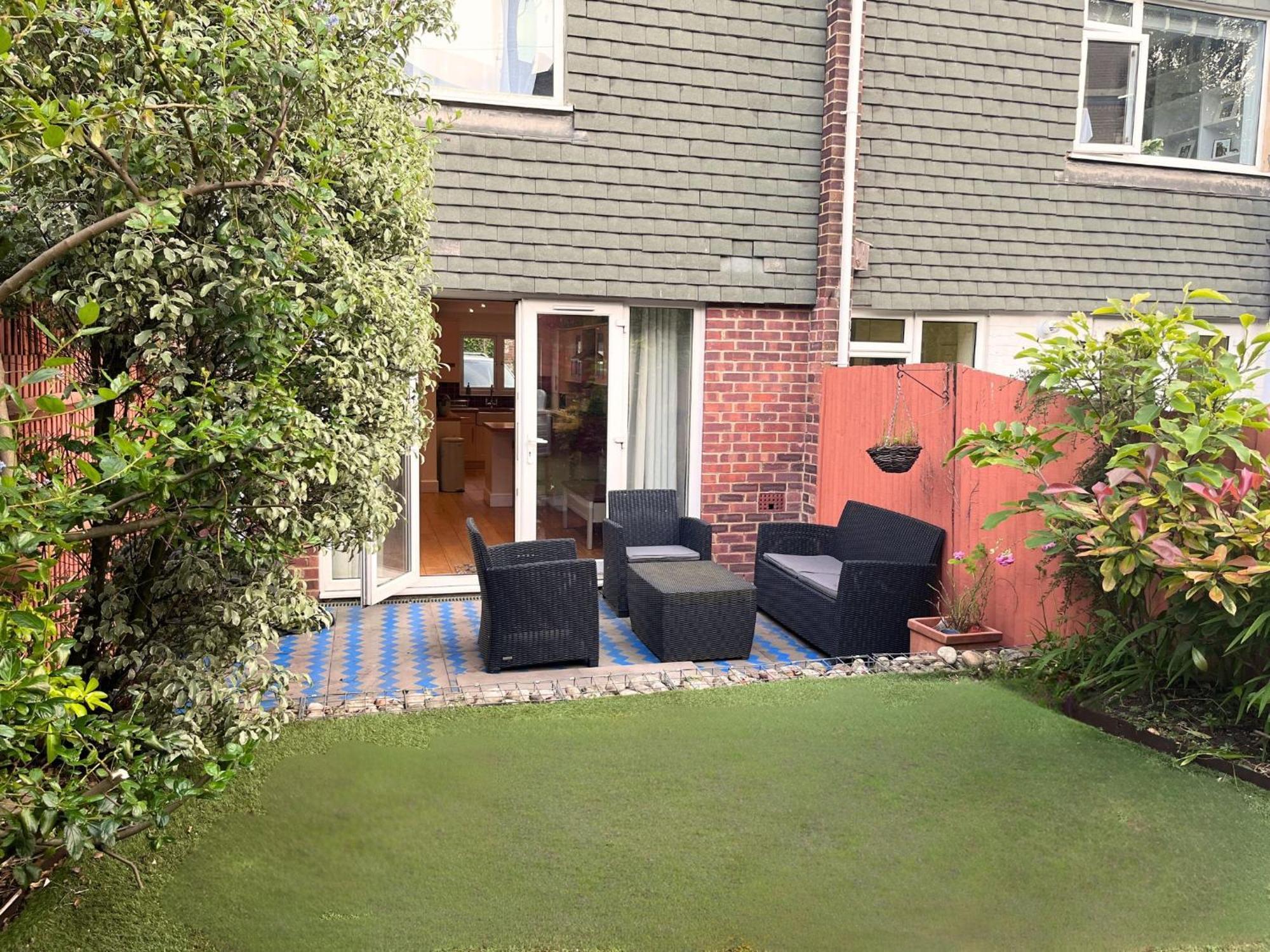 Jekyll'S On Hyde - Spacious Town House - Central Winchester - Free Parking, Sleeps 5 - By Xplus Stays Exterior photo